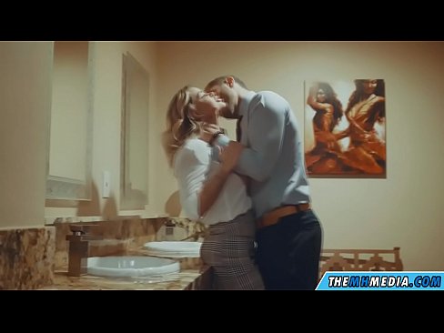 ❤️ Meta blonda busty seduces f'kamra tal-banju pubbliku Vidjow tas-sess f'mt.vanalize.ru